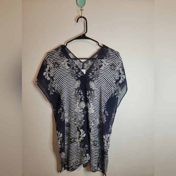CAbi Navy and Floral Popover‎ Yacht Top Size small - Picture 3 of 9